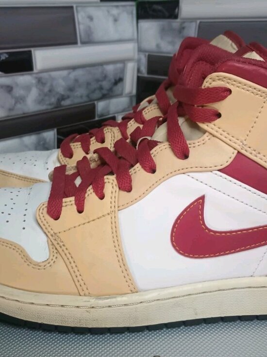 Men\'s Size 9.5/Air Jordan 1 Mid \